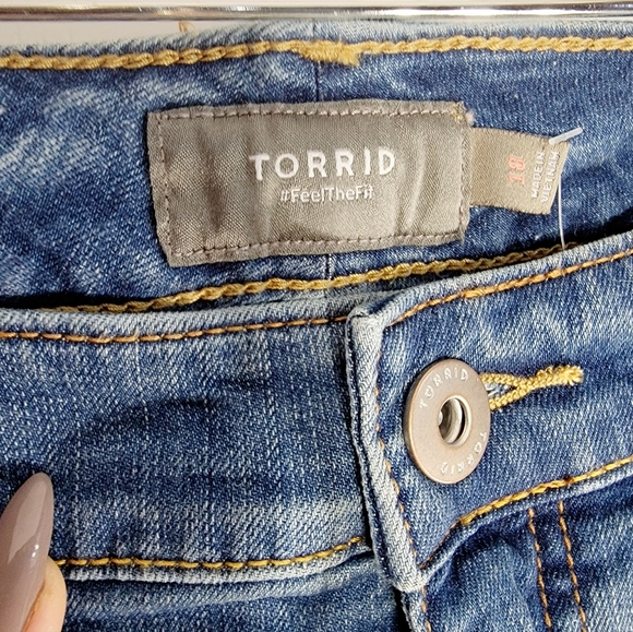 Torrid Star Print Cut-Off Denim Shorts Size 18 - Picture 3 of 7